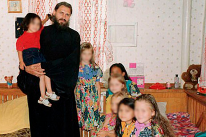 У обвиненного в педофилии российского священника изъяли девятерых детей