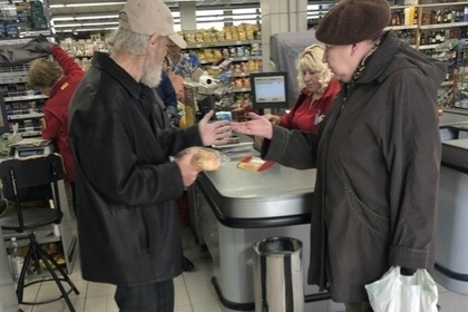 Российскому пенсионеру отказались продать хлеб за копейки