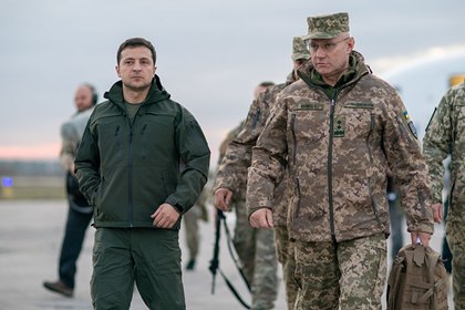 Зеленский объяснил спор с военными в Донбассе