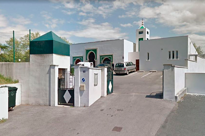 Пенсионер пострелял в людей около мечети во Франции