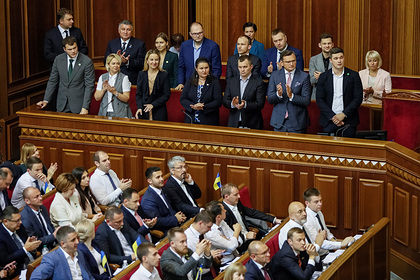 Украинских министров раскритиковали за желание «понравиться Facebook»