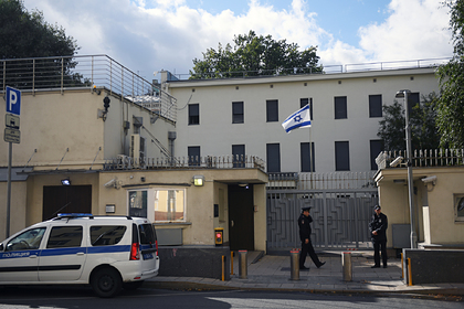 Израиль заставил свои посольства работать
