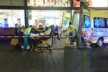 Мужчина с ножом ранил несколько человек в Гааге