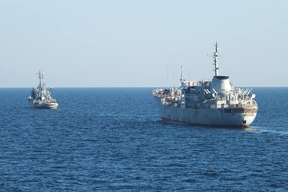 Поисково-спасательное судно «Донбасс» и морской буксир «Корец»