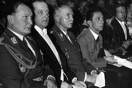 Герман Геринг, Юзеф Липски, Карл Эдуард, герцог Саксен-Кобург-Готский, и Йозеф Геббельс 