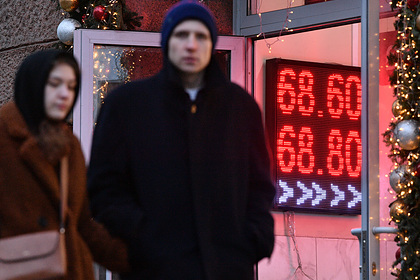 России спрогнозировали возможность движения курса к 200 рублям за доллар