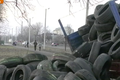Украинцы начали строить баррикады против приезда эвакуированных из Китая