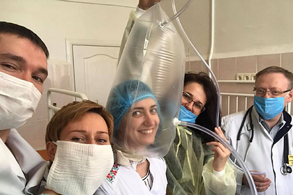 На Украине начали спасать зараженных коронавирусом с помощью пакетов на голове