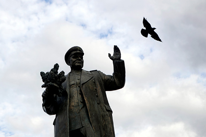 В Праге осквернили постамент снесенного памятника маршалу Коневу