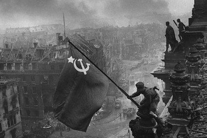 В Facebook объяснили удаление фотографии со Знаменем Победы над Рейхстагом