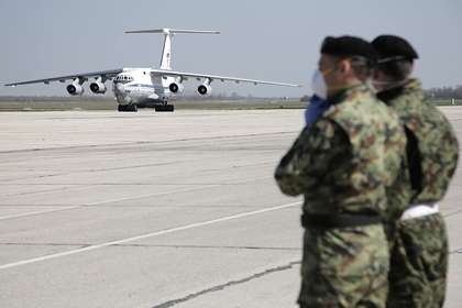 Россия начала возвращать из Сербии боровшихся с коронавирусом военных