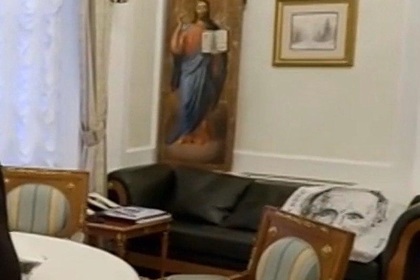 Появилось фото дивана Путина