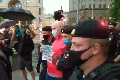 Полиция начала задерживать участников пикетов в поддержку Светланы Прокопьевой