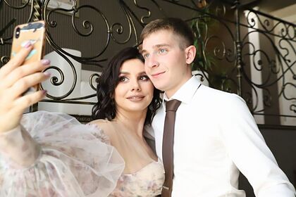 Популярная российская блогерша вышла замуж за 20-летнего пасынка