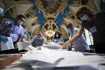 Россиян наградят за работу над голосованием по Конституции