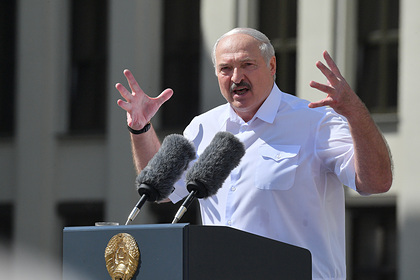 Лукашенко обвинил оппозицию в намерении запретить русский язык