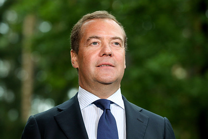 Медведев предложил ввести минимальный гарантированный доход в России