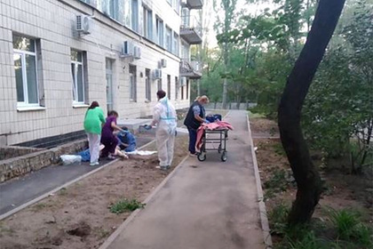 В Киеве два человека выпали из окна больницы для пациентов с коронавирусом
