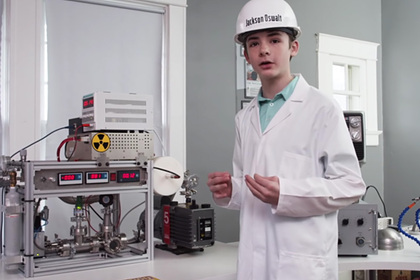 12-летний мальчик собрал у себя дома действующий ядерный реактор