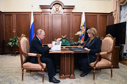 Президент Владимир Путин и глава ЦИК Элла Памфилова во время встречи 6 ноября
