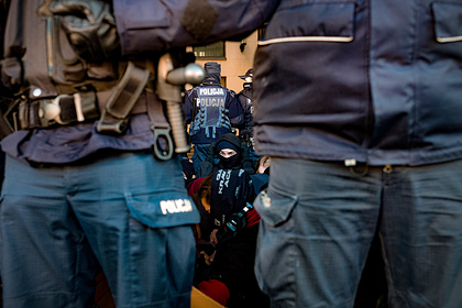 Полицию Варшавы пригрозили оставить без денег за их работу
