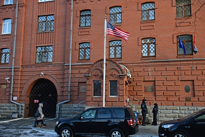 США захотели закрыть два последних консульства в России