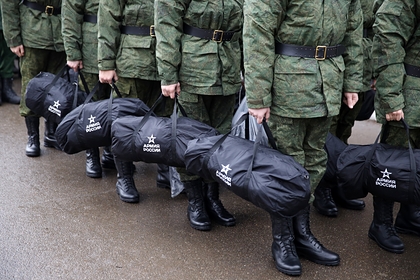 Из-за нежелания идти в армию россиянин вылез в окно и привлек внимание полиции