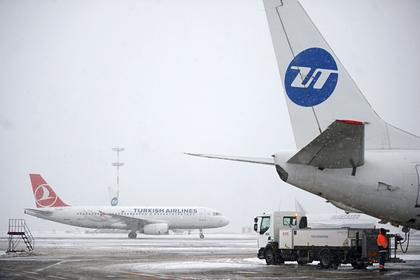 Российский самолет с 52 пассажирами сел после отказа двигателя
