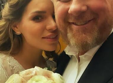Известный российский ведущий женился во второй раз на 28-летней девушке