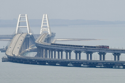 Движение на Крымском мосту перекрыли второй раз за сутки