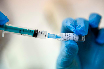 Назван срок иммунитета после прививки российской вакциной «ЭпиВакКорона»