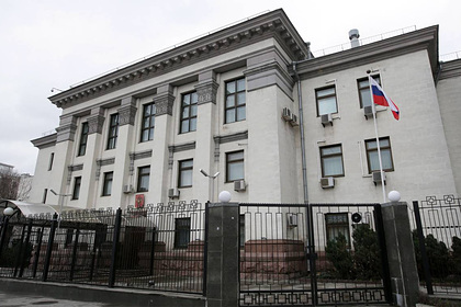 В Киеве сообщили о взрывчатке в посольстве России
