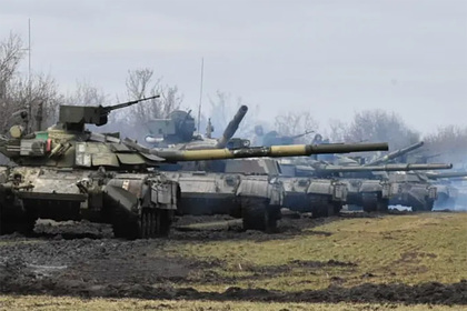 Украина устроила маневры с танками и артиллерией возле Крыма