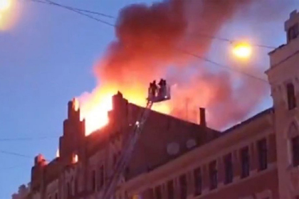 Восемь человек погибли из-за пожара в хостеле в центре Риги