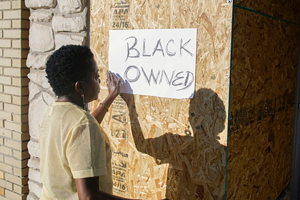 Названы исторические причины бедности темнокожих американцев