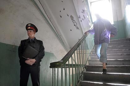 Российские полицейские обокрали потерявшего сознание пенсионера
