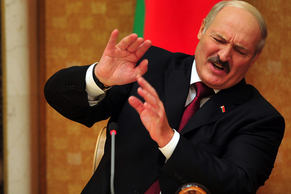 «Белоруссию толкают в объятия России»