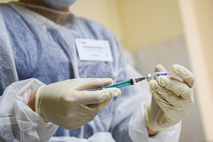Глава центра Гамалеи назвал срок вакцинации большей части россиян