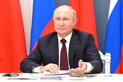 Путин защитил минимальный доход должников от взыскания