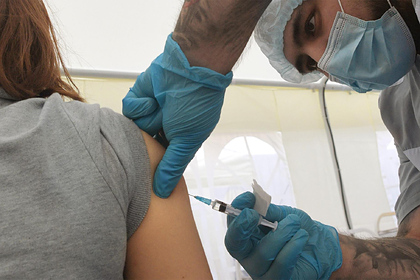 Минздрав сообщил о начале повторной вакцинации в России