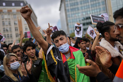 Сотни афганцев вышли на протесты у здания Еврокомиссии в Брюсселе