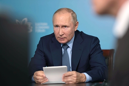 Путин заявил о недостаточности мер поддержки детей в России