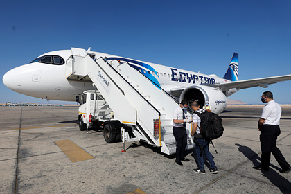 Возвращавшийся из Египта россиянин покончил с собой в туалете самолета