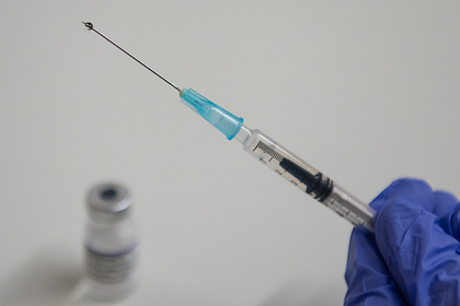 Путин поручил работать над вакцинами от COVID-19 для детей с двух лет