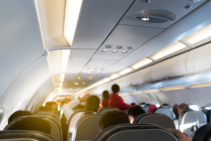 Стюардесса рассказала о худших случаях с пассажирами на борту самолета