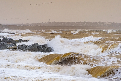 На Крым обрушился желтый дождь с песком из Африки