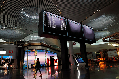 В аэропортах Стамбула приостановили авиасообщение из-за урагана