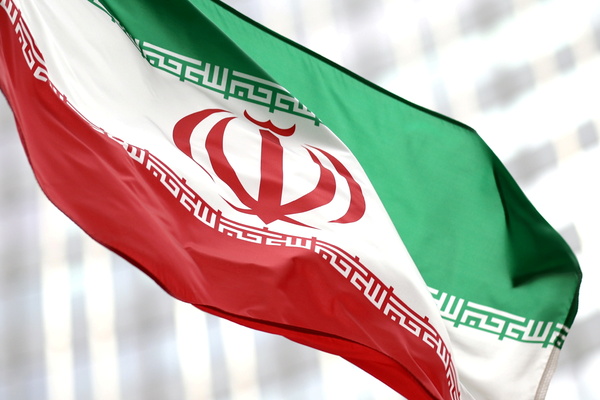 В Иране пообещали «выбить зубы» США за введение войск в регион