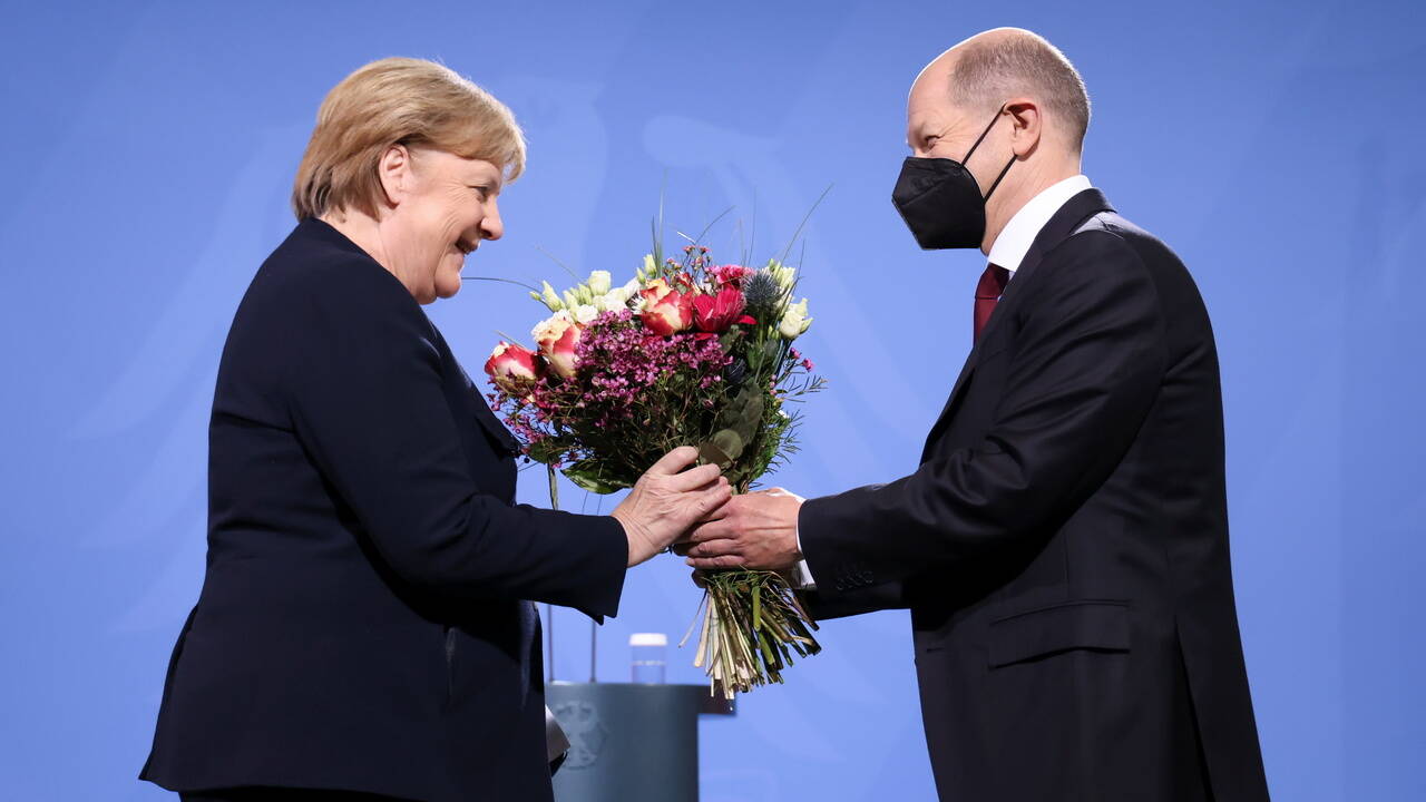 Меркель попросила Шольца выполнить одно ее желание