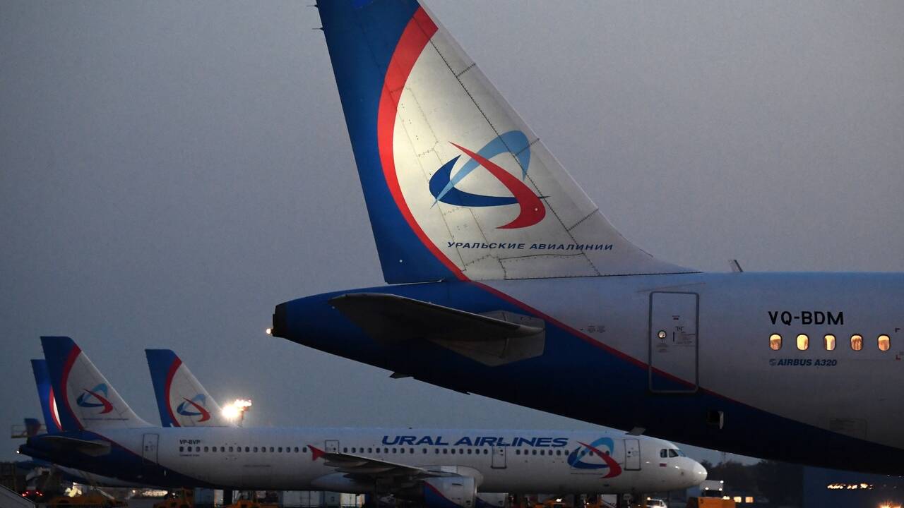 Российский самолет изменил курс из-за неопознанного воздушного судна